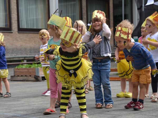 De bezige bijtjes © Heyo Vakantiekampen