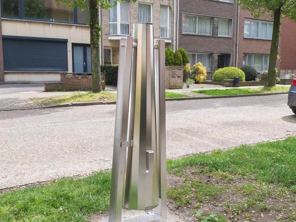 Op wandel met je hond? Gebruik een hondenpoepzuil