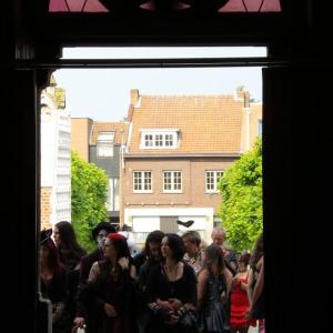 Crimi Clowns strijken neer aan het Sint-Cordulaplein