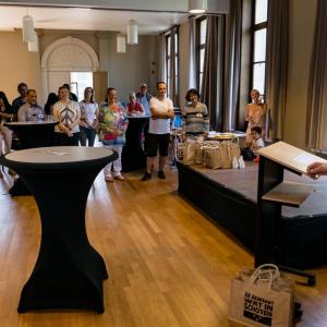 Inburgeraars behalen attest en vieren feest (fotoreportage)