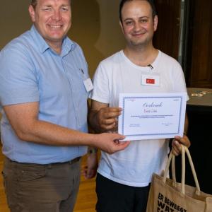 Inburgeraars behalen attest en vieren feest (fotoreportage)