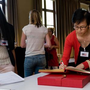 Inburgeraars behalen attest en vieren feest (fotoreportage)