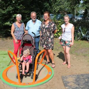 Nieuwe inclusieve speeltoestellen: alle kinderen spelen samen